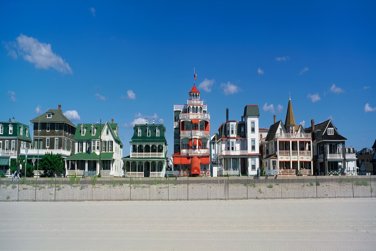 these are victorian style homes overlooking the beach in Cape May New Jersey